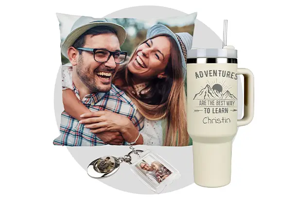 Personalised photo gift set with cushion, travel mug, and keyring. Discover our personalised gifts now and create something truly unique.