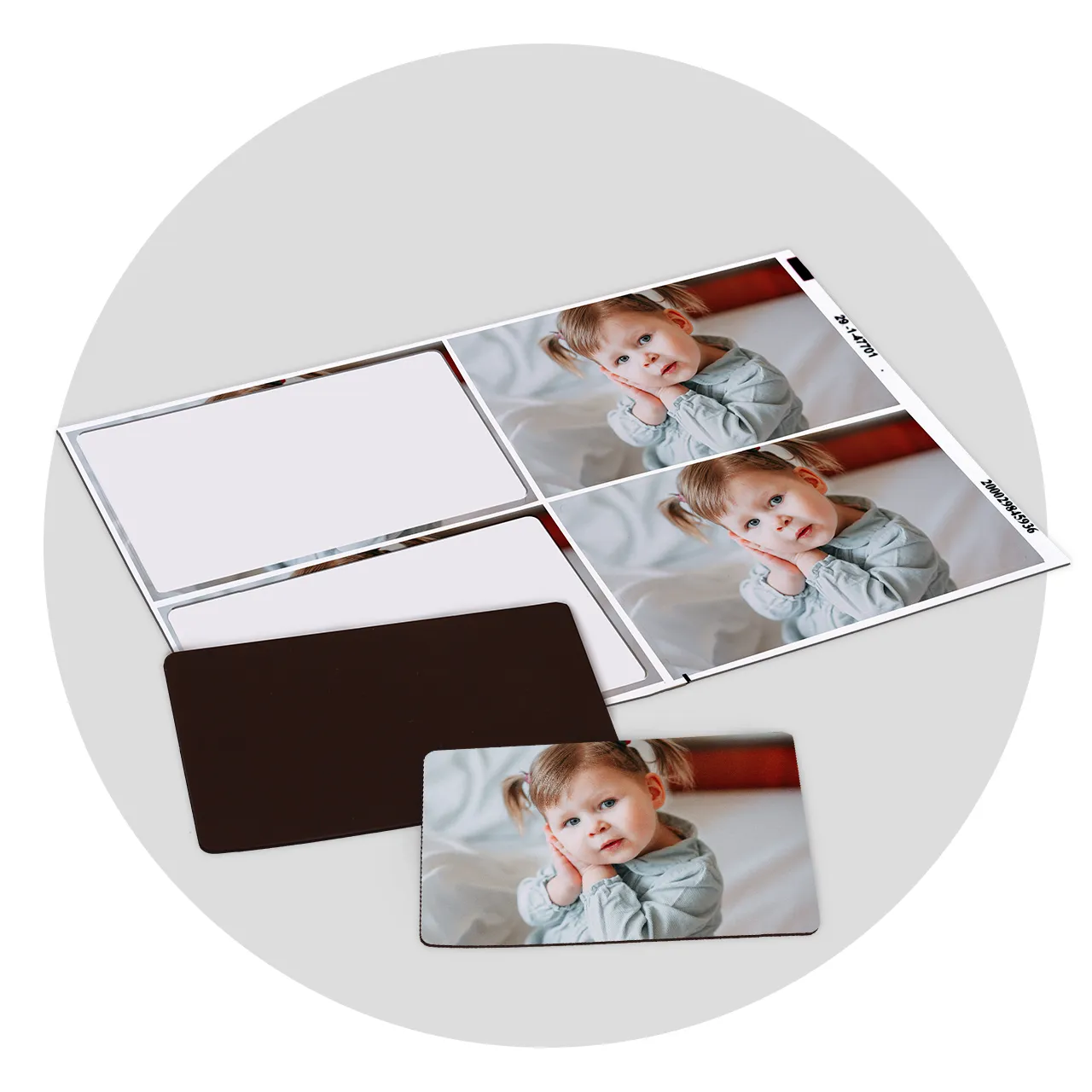 Magnetic photo stickers, glossy or matte finish, vibrant colours Create your own magnetic custom stickers with up to 16 different motifs. For your stickers, you can choose between a matte or glossy finish. All stickers have rounded corners.