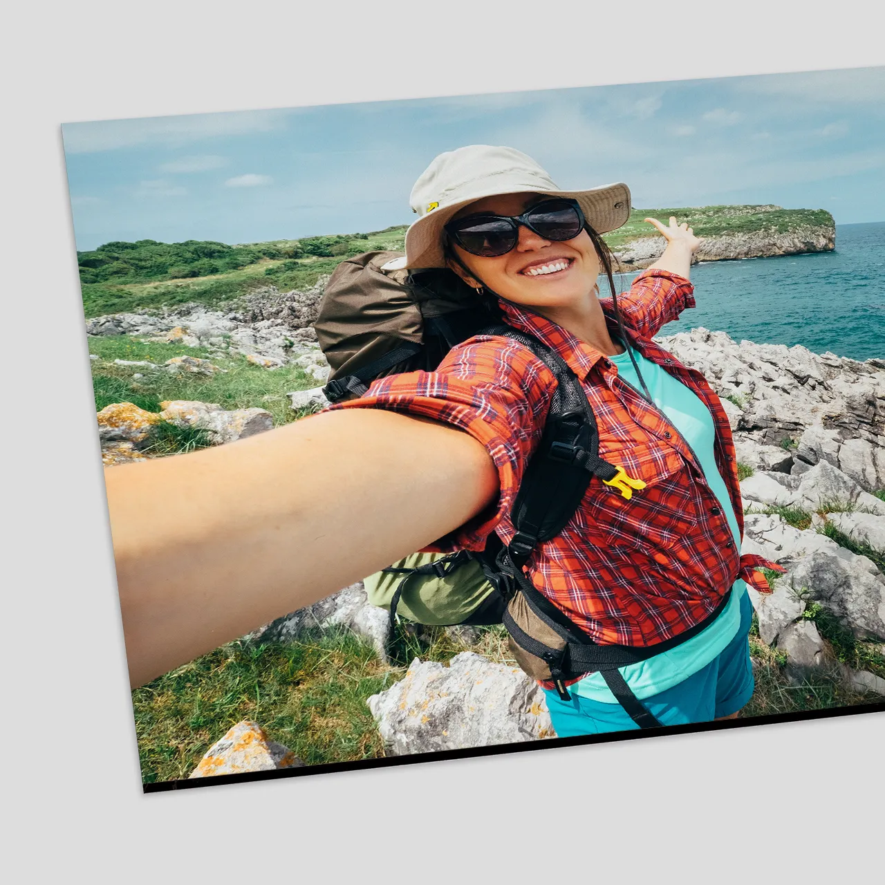 Aluminium photo print with mounting hardware