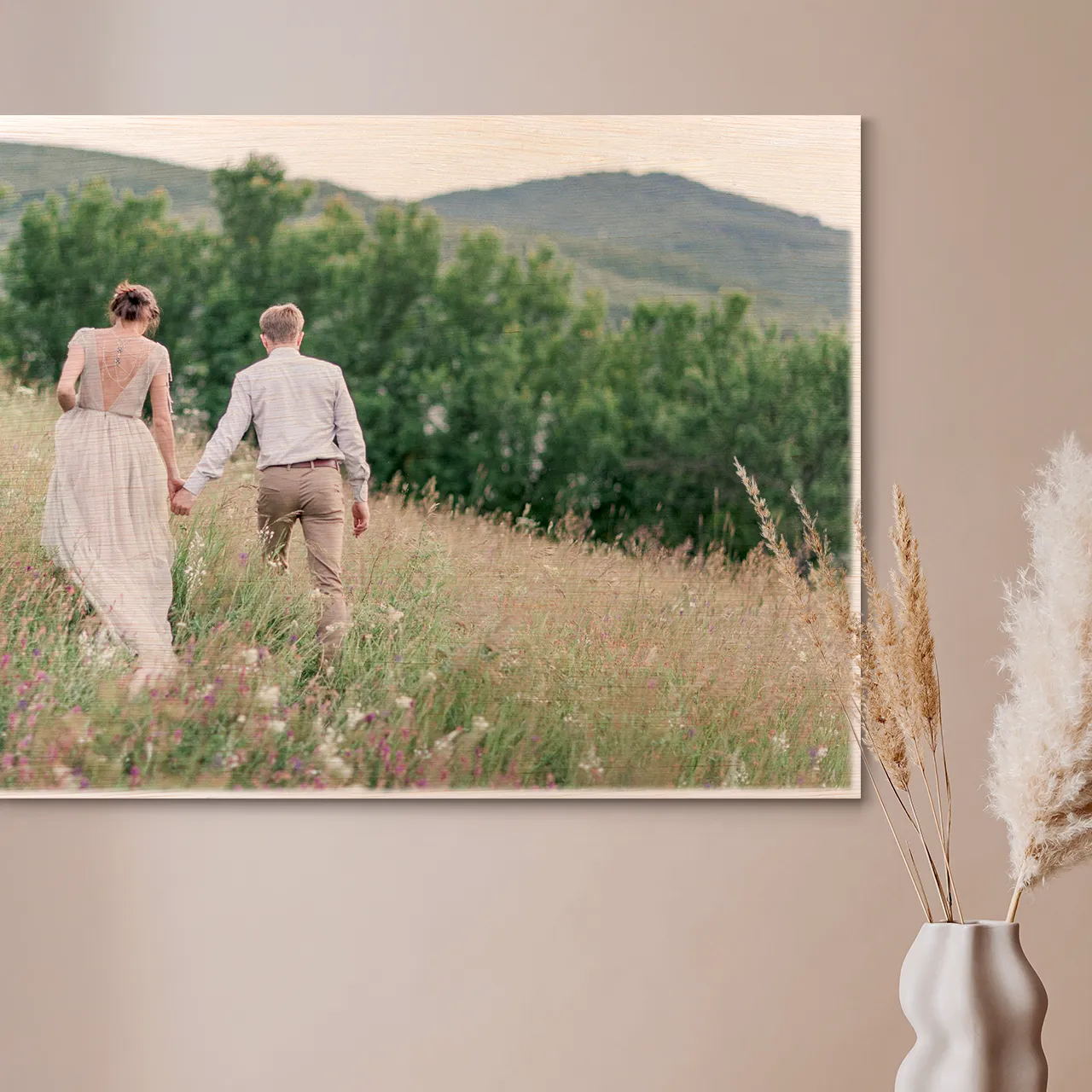 Hanging system and backside view – Wooden Photo Print Backside of wooden photo print with hanging mount and poplar finish