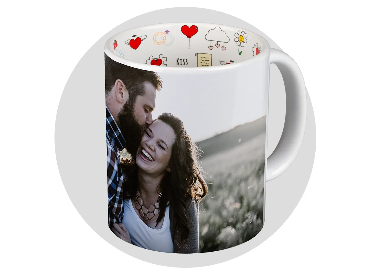 Create an „I love you“ mug for your loved one. The romantic inner print, combined with your favourite photo on the outside, this mug is just perfect to gift for Valentine’s Day.