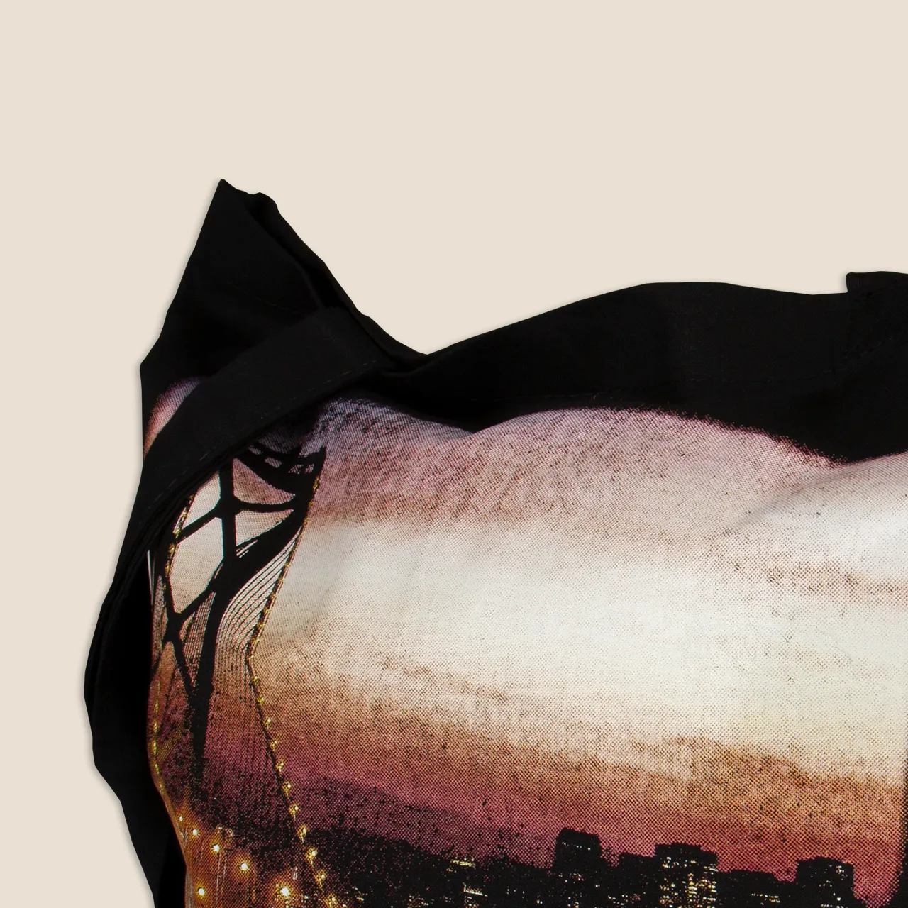 Personalised tote bag, sustainable and unique Make a fashion statement with your personalised tote bag. The black version is printed using a special white toner method that adds a subtle dotted texture and gives your design more depth and character.