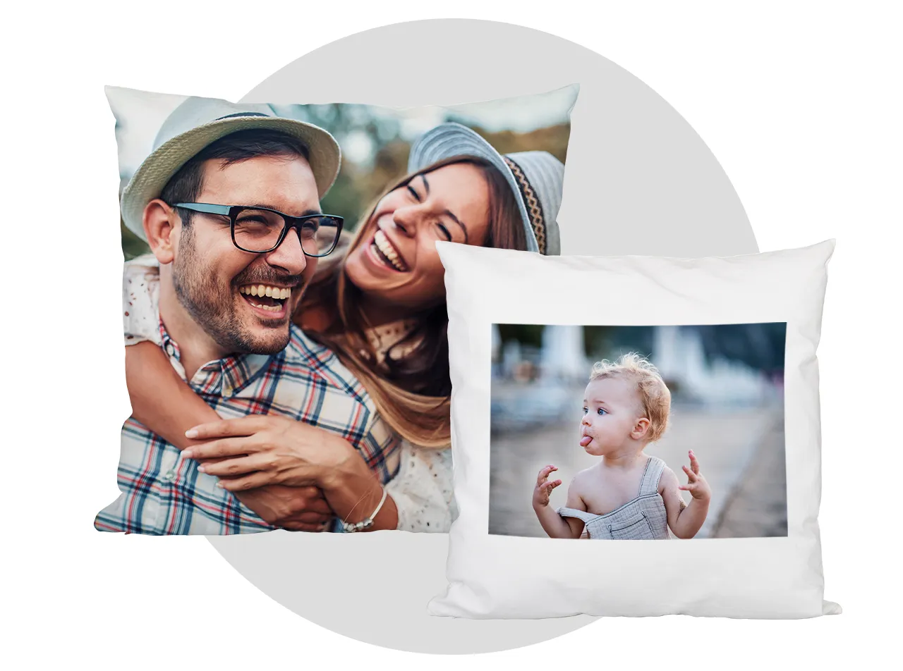 Order a square photo cushion now. The cushions are available with a single-sided or double-sided print. Customise your new cuddly companion.