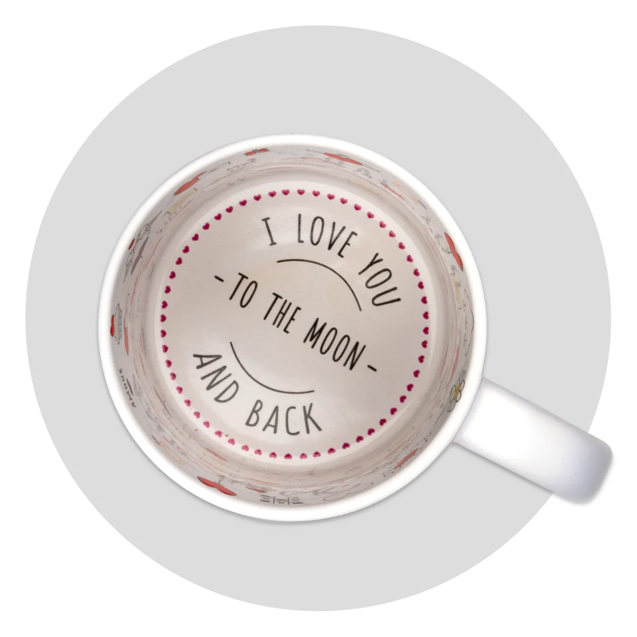 Top view on one of our love mugs. There’s a slogan printed on the bottom of the mug that says „I love you tot he moon and back“.